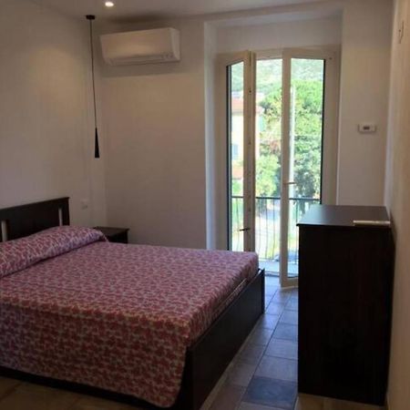 La Casa Di Gloria Apartment Леванто Екстериор снимка